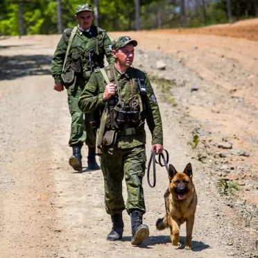 Сотрудники пограничного контроля